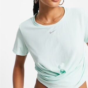 Nike Twist front tee, light green!